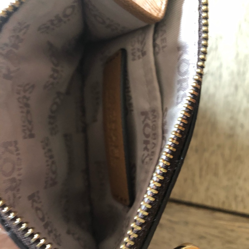 Michael Kors Cardholder Keychain - Picture 6 of 13